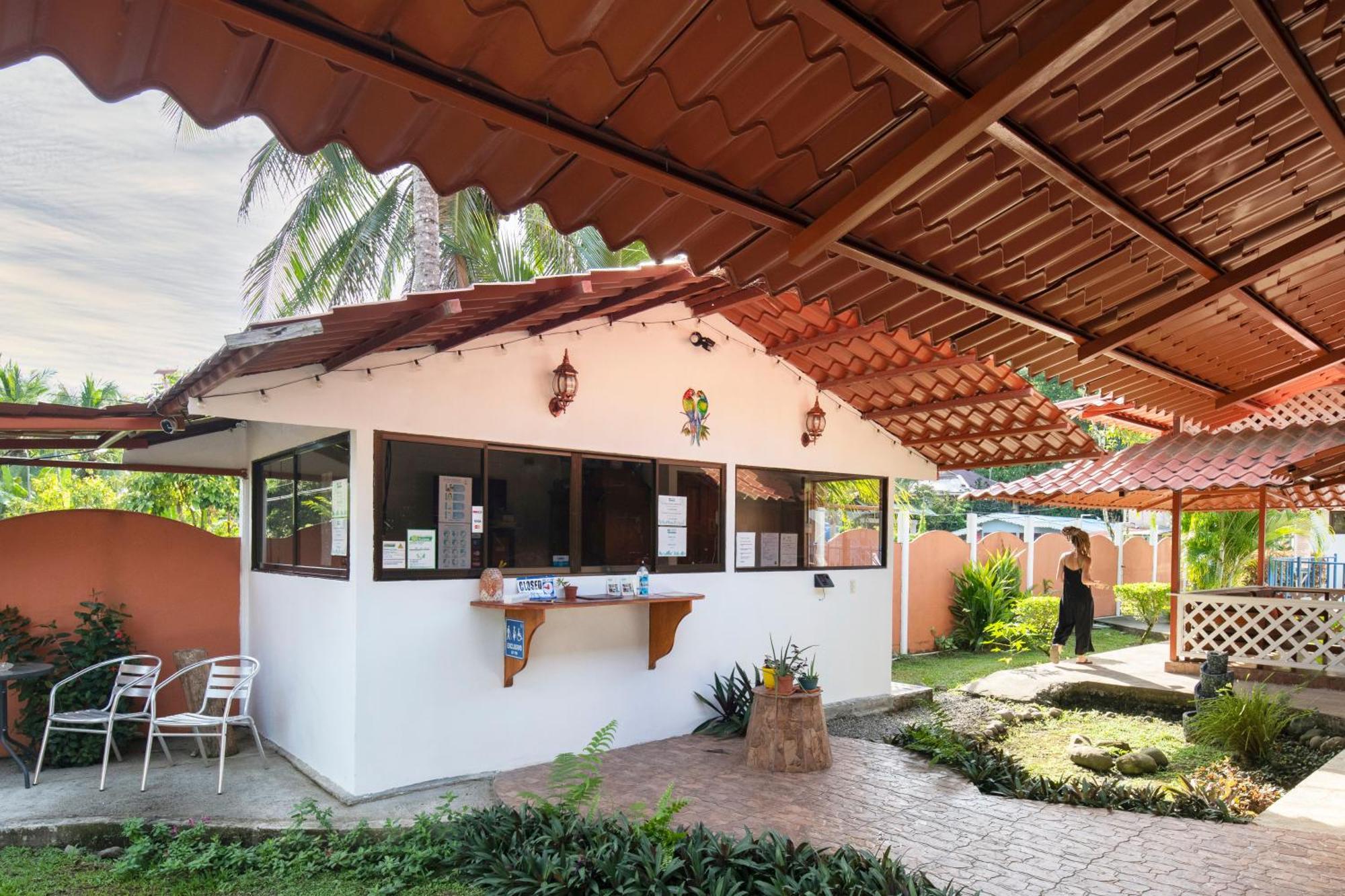 Casa Blanca Beachfront House With Shared Pool Access Pangea Lodge Мансанильо Екстериор снимка