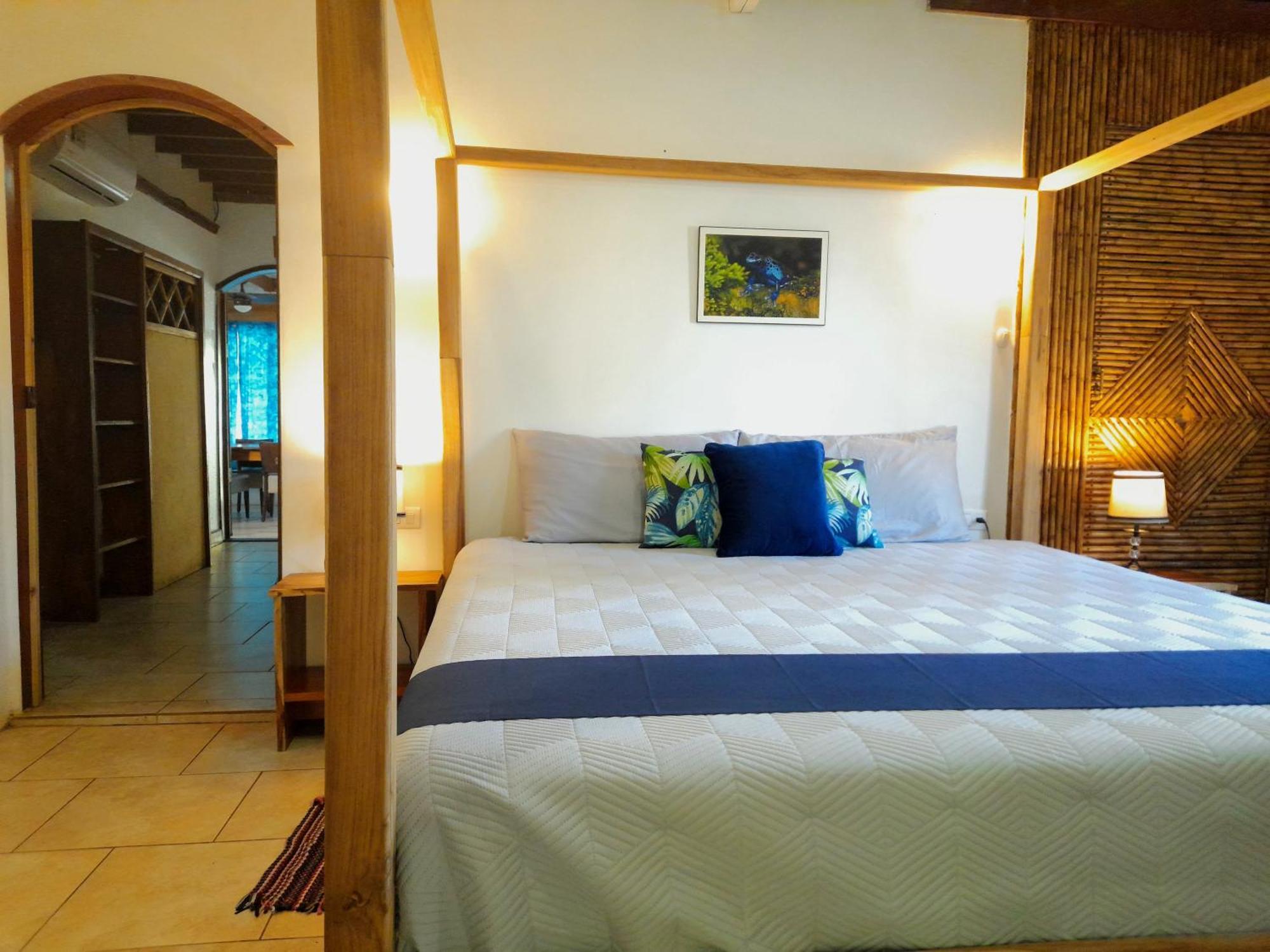Casa Blanca Beachfront House With Shared Pool Access Pangea Lodge Мансанильо Екстериор снимка