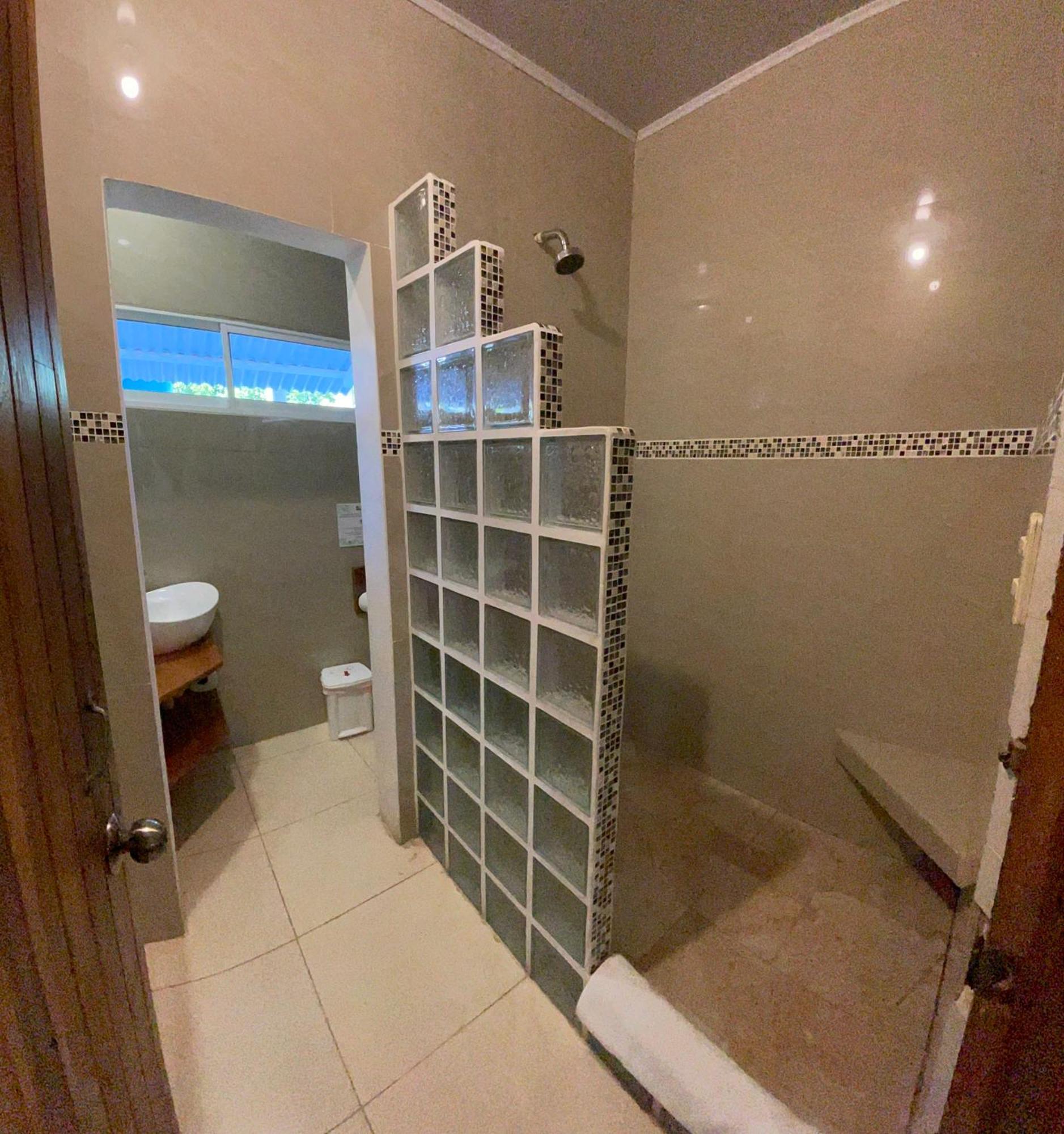 Casa Blanca Beachfront House With Shared Pool Access Pangea Lodge Мансанильо Екстериор снимка