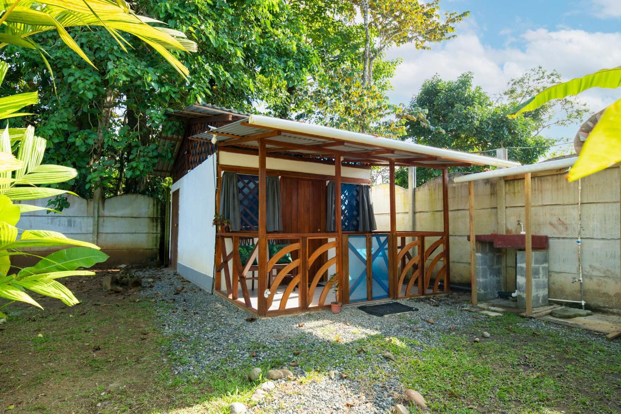 Casa Blanca Beachfront House With Shared Pool Access Pangea Lodge Мансанильо Екстериор снимка