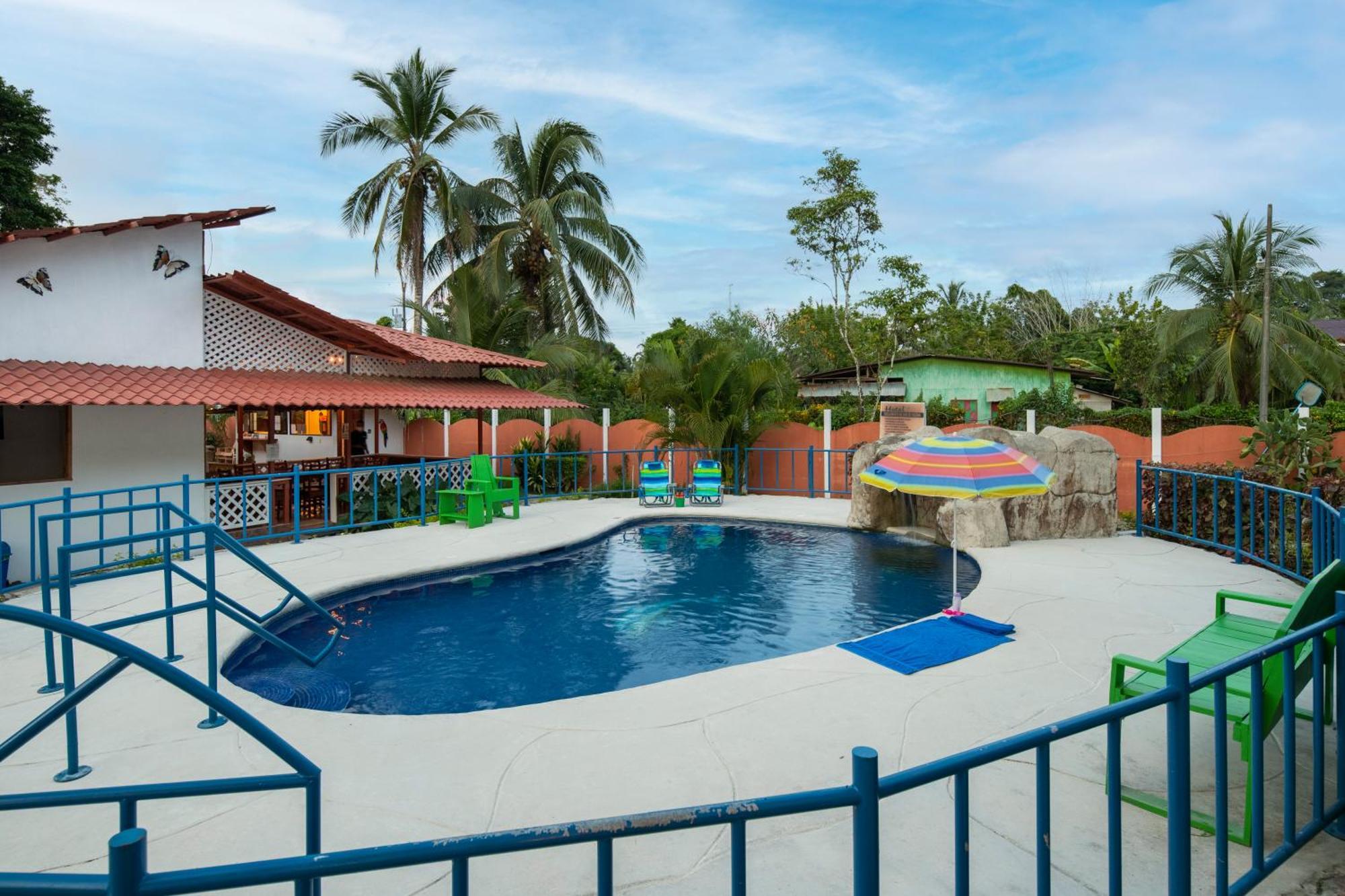 Casa Blanca Beachfront House With Shared Pool Access Pangea Lodge Мансанильо Екстериор снимка