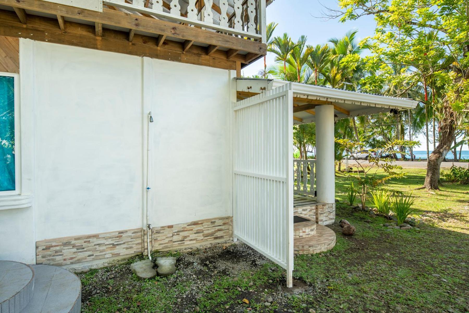 Casa Blanca Beachfront House With Shared Pool Access Pangea Lodge Мансанильо Екстериор снимка