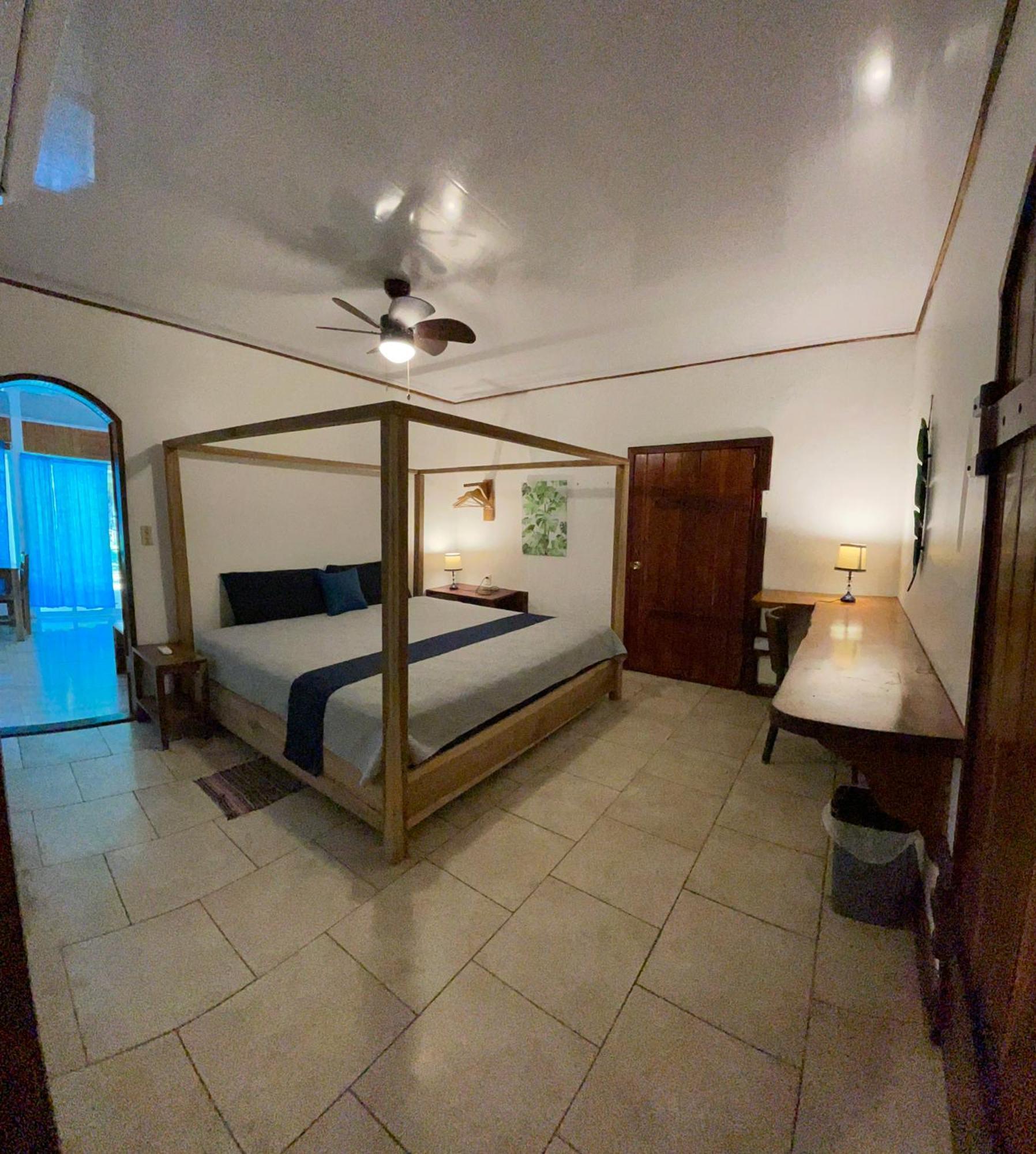Casa Blanca Beachfront House With Shared Pool Access Pangea Lodge Мансанильо Екстериор снимка